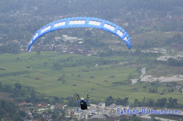 paralayang-bukit-toga-sumedang-2